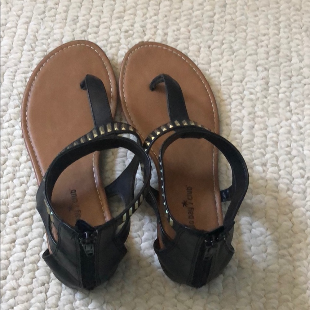 Black sandals!